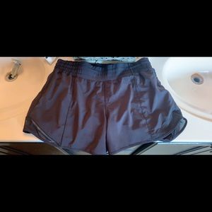 Lululemon hotty hot 4” hi-rise shorts
